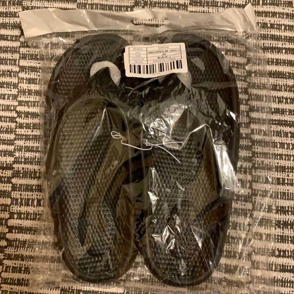 NWOT Naniya sandals - size 44